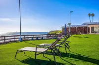 Dog-Friendly Suite with Kitchenette, Heated Outdoor Pool, Hot Tub, Private Patio - 2 tähden