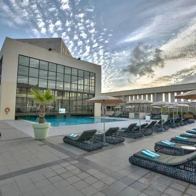 Sofitel Algiers Hamma Garden Отели рядом с достопримечательностью «Макам Ечахид»