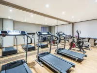 Hotel Rosales Plaza Hotels near تشابينرو