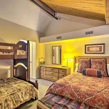 Snug Wintergreen Resort Studio: Ski in & Out!