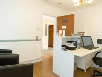 All Seasons Guest House Gatwick & Airport Parking Hotel a Horley