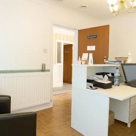 All Seasons Guest House Gatwick & Airport Parking
