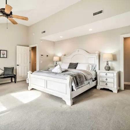 Relax Poolside! Family Getaway in Nashville Area