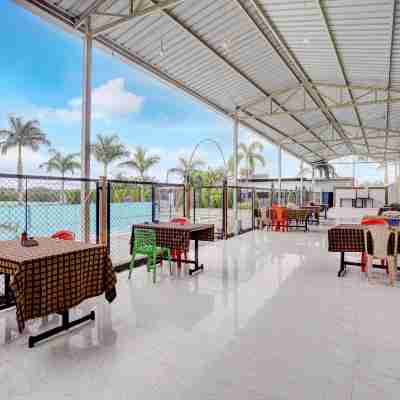 Super Townhouse Oak Rising Water Park Dharwad Formerly Rising Resorts and Spa Dining/Meeting Rooms