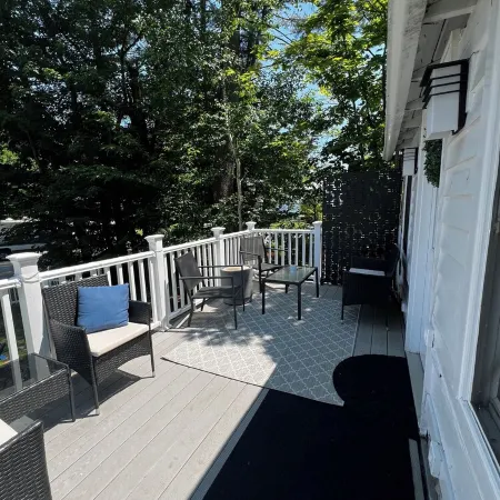 COZY,Newly renovated,West Shores ,short walk to Nasons Beach 🏖🏠