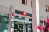 Ibis Martigues - Parkplatz