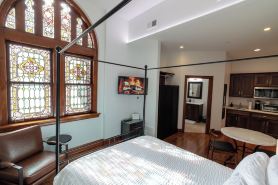 Cozy Suite in Historic Marymount