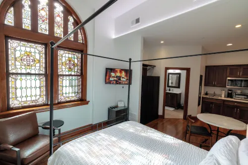 Cozy Suite in Historic Marymount - Apartments