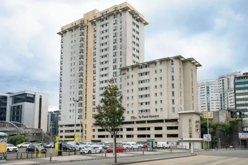 Student Only - Ty Pont Haearn - Cardiff - 2-Star