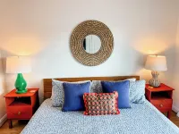 Relaxing Lakefront Home with Brand New Dock and Immaculate Vibes - Homestays