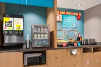 avid hotel MIDLAND by IHG - breakfast