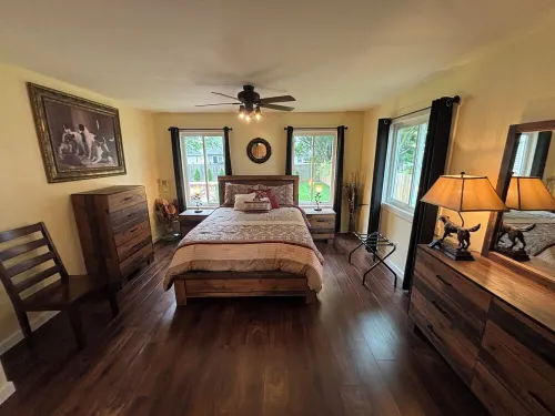Rusty’s Getaway is a rustic/modern handicap accessible, family friendly space. - 3-Star