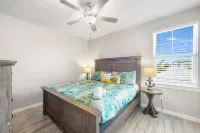 Spacious Townhouse Walk to Beach Resort Pool - de charme