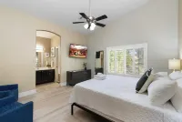 Chandler Home w/ Fire Pit & Putting Green - spa