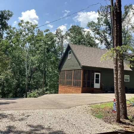 Brand new beautiful, quiet, and spacious 3-bedroom house next to Pickwick Lake