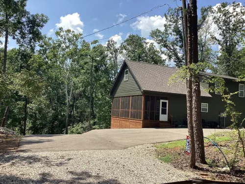 Brand new beautiful, quiet, and spacious 3-bedroom house next to Pickwick Lake - 3-Star