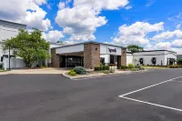 Spark by Hilton Akron Fairlawn - parking