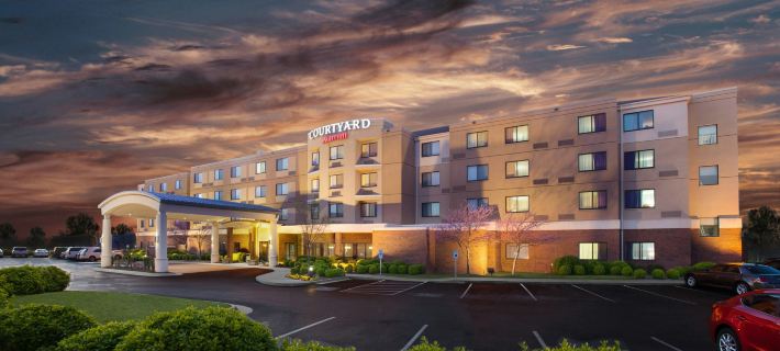 Courtyard Fayetteville Hotels in Fayetteville