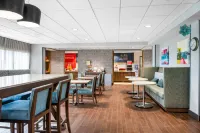 Hampton Inn Grand Rapids-North - Pools