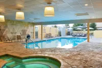 DoubleTree by Hilton Fresno Convention Center - Pools