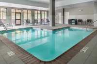 Courtyard Olympia - Pools