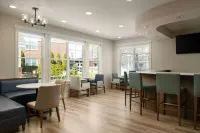 Residence Inn Newport Middletown - 朝食