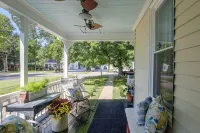 Shop, Dine, Explore Dtwn! Walkable Farmington Home - Homestays