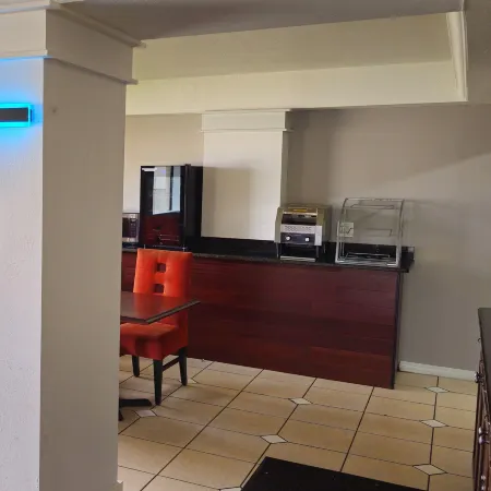 Days Inn & Suites by Wyndham Tampa near Ybor City