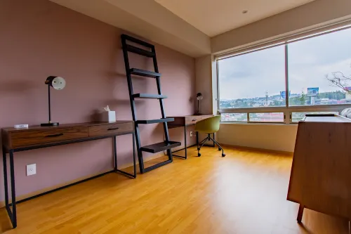 2BR Santa Fe: Style & Comfort with Gym & Parking - Mountain view