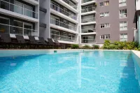 Miraflores Nest Upper Pardo, Rooftop Pool, Gym, AC, Near Kennedy Park - en bord de mer