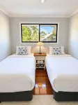 Lovely Waterfront Beach House, Pet-Friendly - 방갈로