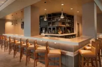 Embassy Suites by Hilton Monterey Bay Seaside - Barer