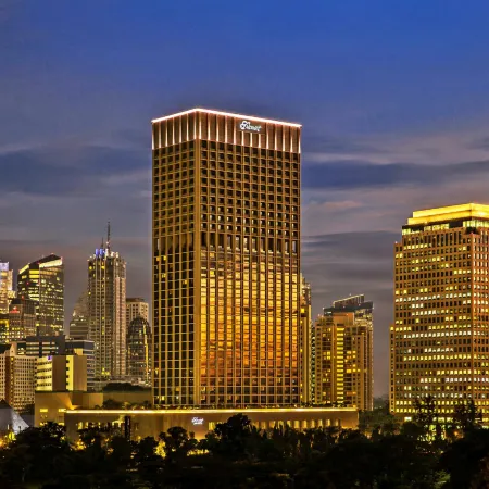 Fairmont Jakarta Отели рядом с достопримечательностью «Плаза Сенаян»