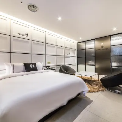 Mari Hotel Hotels near Gimpo International Sculpture Park