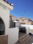 2 Bedroom Newly Renovated Bungalow Close to Bars & Restaurants