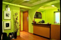 Happy Hostal Carrales - 2-Star