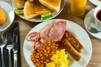 Holiday Inn Express LEEDS CITY CENTRE - ARMOURIES by IHG - breakfast