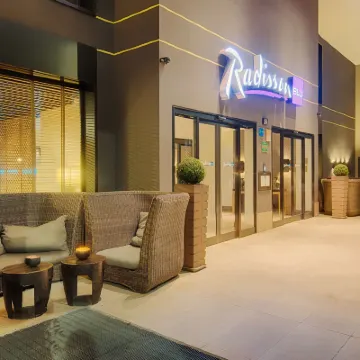 فندق راديسون بلو، ميلان Hotels near أوروغواي