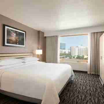 Embassy Suites by Hilton Convention Center Las Vegas Rooms