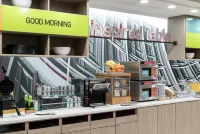 Home2 Suites by Hilton Orlando Airport - Breakfast