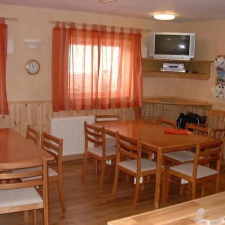 Sandras Backpackers Отели в г. Турсо