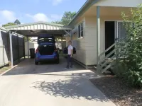PepperTree Cabins, Kingaroy - parking