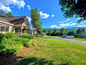 G5 Wow Stunning Single Level Home Next to Golf Course and Mt Washington Hotel AC Skiing