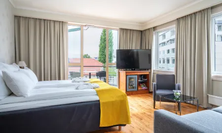 Thon Hotel Moldefjord Отели в г. Молде