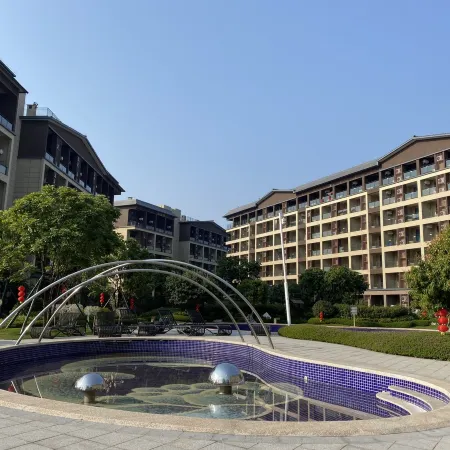 Guangzhou Zengcheng Baishuizhai Forest Valley Golden Leaf Hot Spring Holiday Villa