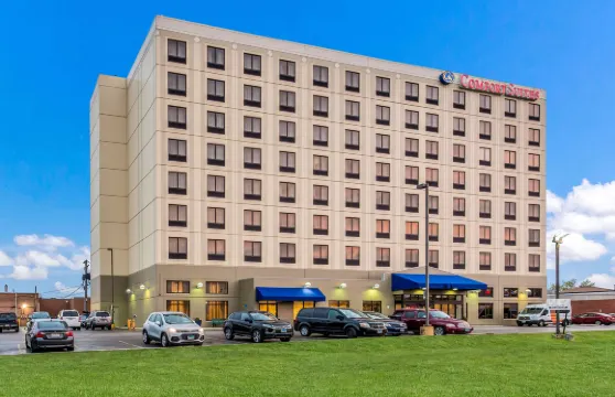 芝加哥奧黑爾機場舒適套房酒店