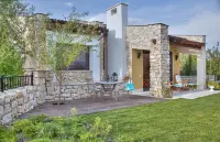 Zornitza Family Estate Relais & Chateaux Hotels in Polenitsa