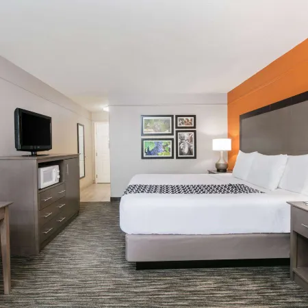 La Quinta Inn & Suites by Wyndham Fredericksburg