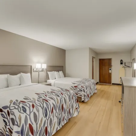 Red Roof Inn & Suites Newport -Middletown, RI Отели в г. Мидлтаун