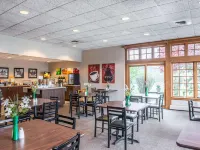 Quality Inn Pittsburgh Airport Hotels in Allegheny County